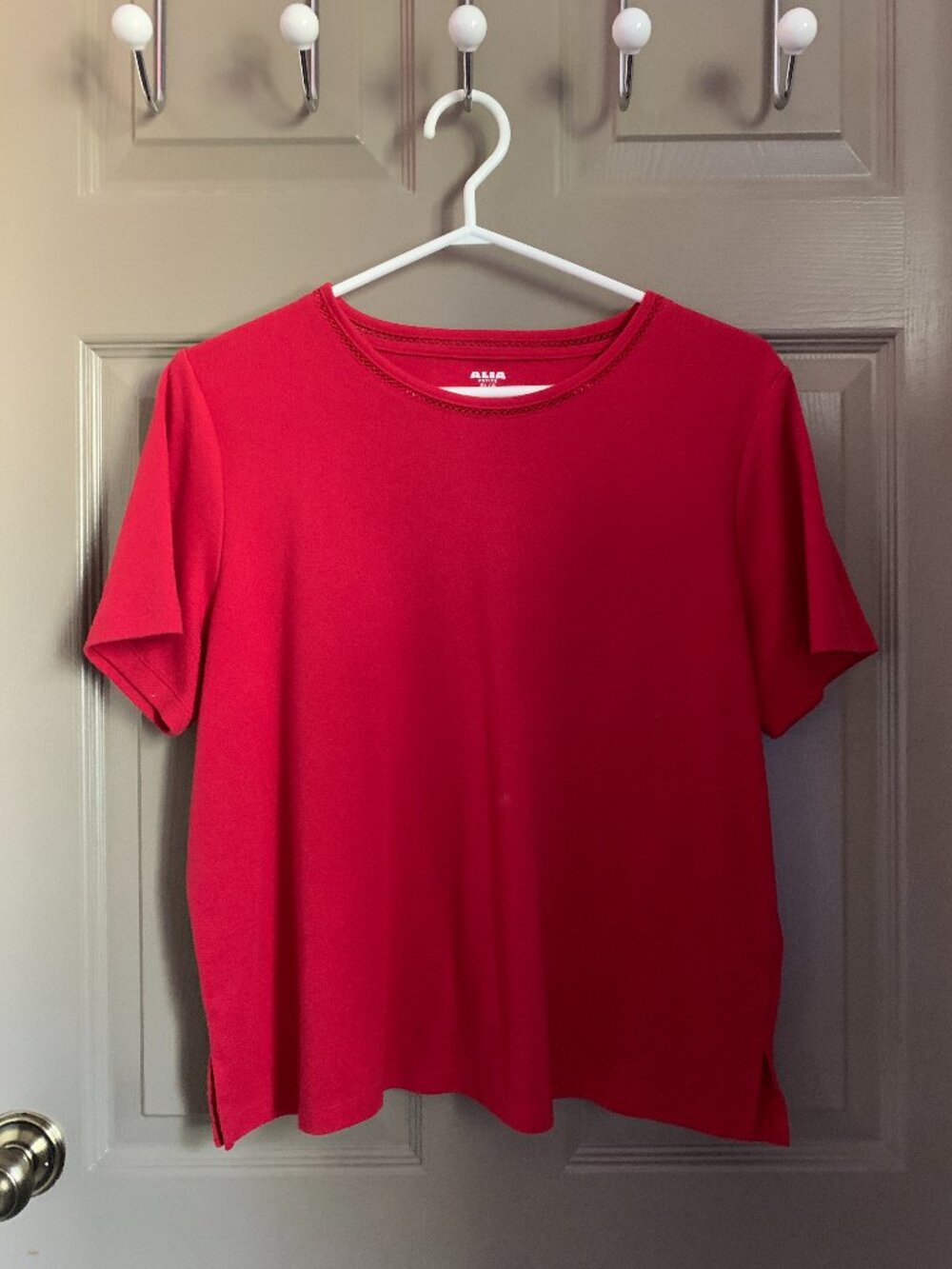 Alia Petite Large Red Crew Neck Tee Crochet Neckline Trim Classic Casual Basic
